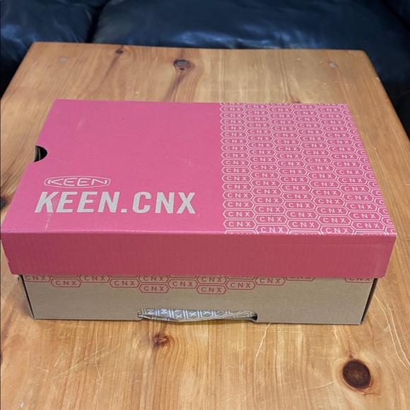 🌲Size 6Y - NWT: KEEN - Youth Hiking Shoes - Picture 16 of 16